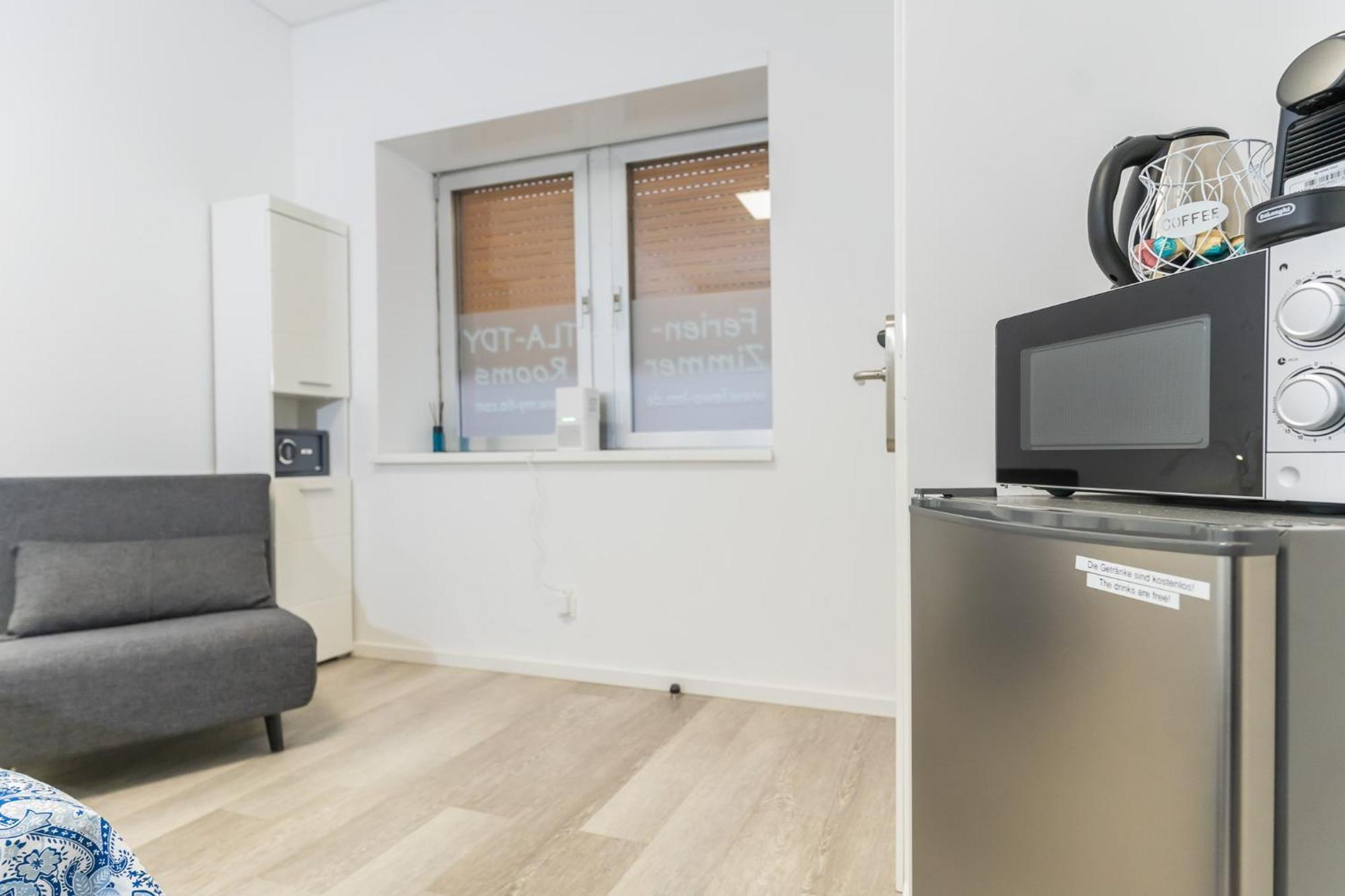 Private Room #1 With King Size, Ground Floor, Ac, Only 2Min To Rab Ramstein-Miesenbach Luaran gambar